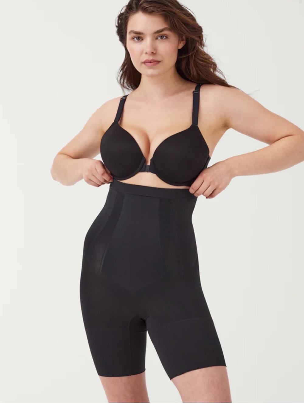 SPANXsculpt™ OnCore
High-Waisted Mid-Thigh Short
